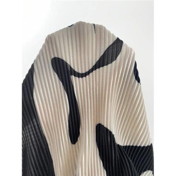 Solid Tee & Graphic Print Skirt - Picture 5 of 7